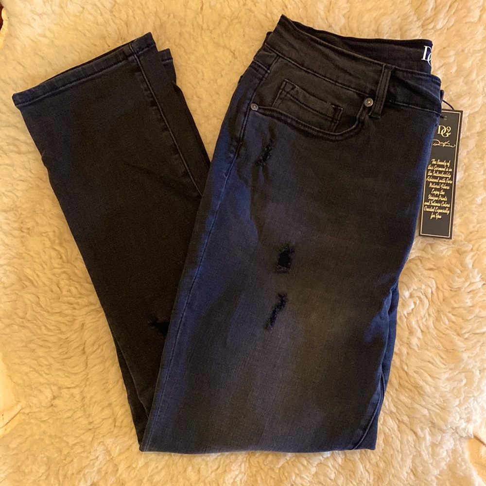 NWT DG2 by Diane Gilman Stretch Destructed Skinny Jean women’s 16p